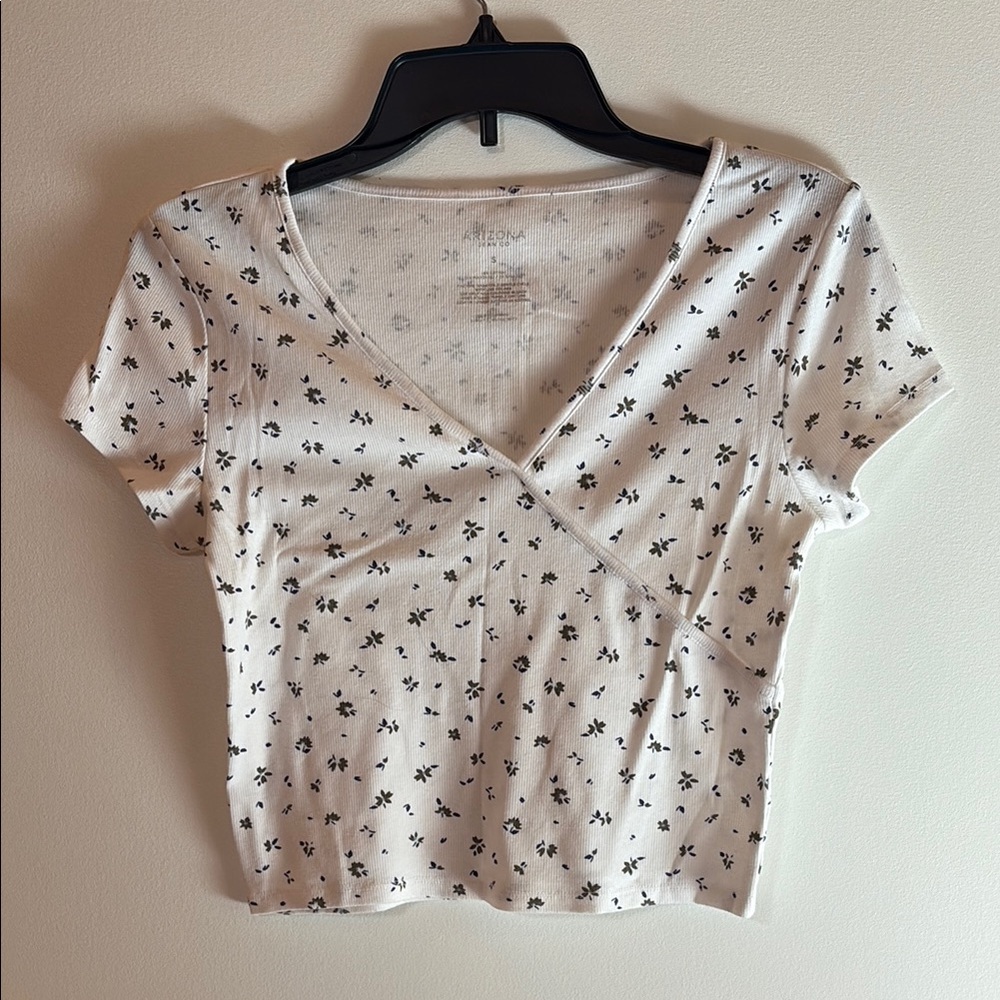 Arizona Jean Company White Short Sleeve Crop-top T-shirt